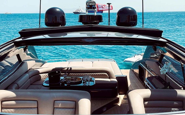 Аренда яхты Sunseeker 68 "007" на Миконосе